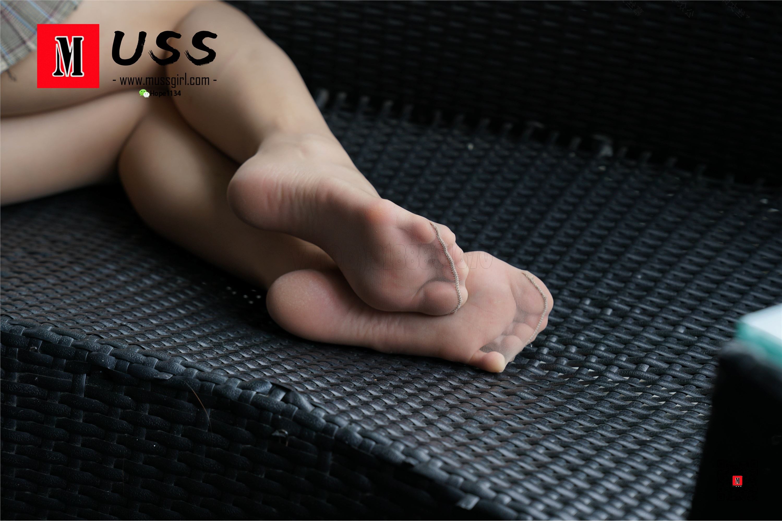 MussGirl慕丝女郎  NO.008 拍过模特的美足，那化妆师璐璐的呢？